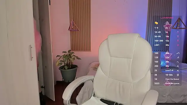 Snapshot of Kendall_Bunnyy chatting on January 12, 2026, 6:35 pm Kendall Bunnyy online show from January 12, 2026, 6:35 pm