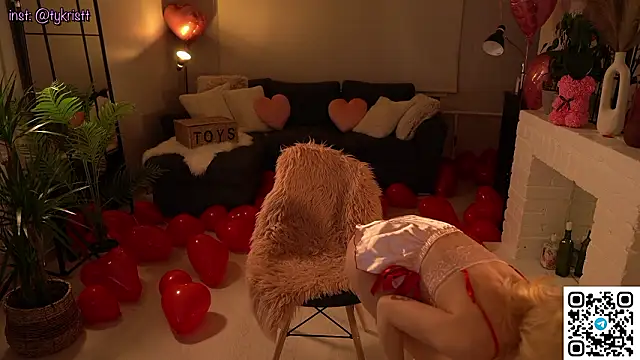 Snapshot of Heidi11 chatting on February 15, 2026, 5:20 pm Heidi11 online show from February 15, 2026, 5:20 pm