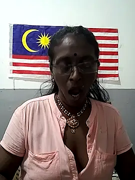 Snapshot of mamakarma1403 chatting on October 4, 2025, 6:39 pm mamakarma1403 online show from October 4, 2025, 6:39 pm