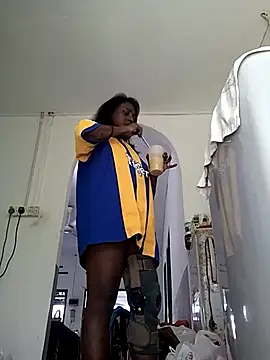 Snapshot of mamakarma1403 chatting on October 6, 2025, 12:41 am mamakarma1403 online show from October 6, 2025, 12:41 am