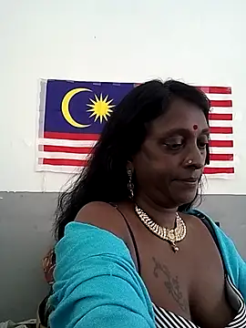 Snapshot of mamakarma1403 chatting on October 14, 2025, 5:41 am mamakarma1403 online show from October 14, 2025, 5:41 am