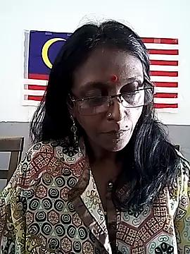 Snapshot of mamakarma1403 chatting on October 17, 2025, 2:26 am mamakarma1403 online show from October 17, 2025, 2:26 am