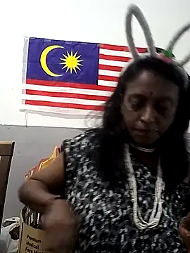 Snapshot of mamakarma1403 chatting on November 2, 2025, 3:20 am mamakarma1403 online show from November 2, 2025, 3:20 am