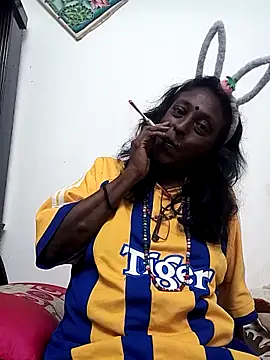 Snapshot of mamakarma1403 chatting on November 26, 2025, 1:39 am mamakarma1403 online show from November 26, 2025, 1:39 am