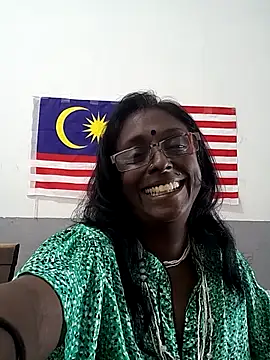 Snapshot of mamakarma1403 chatting on November 29, 2025, 3:42 am mamakarma1403 online show from November 29, 2025, 3:42 am