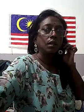 Snapshot of mamakarma1403 chatting on December 3, 2025, 4:27 pm mamakarma1403 online show from December 3, 2025, 4:27 pm