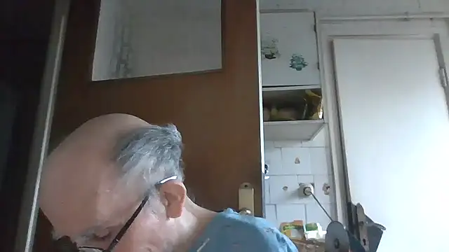 Snapshot of mariusica1@xh chatting on March 12, 2026, 4:02 pm mariusica1xh online show from March 12, 2026, 4:02 pm