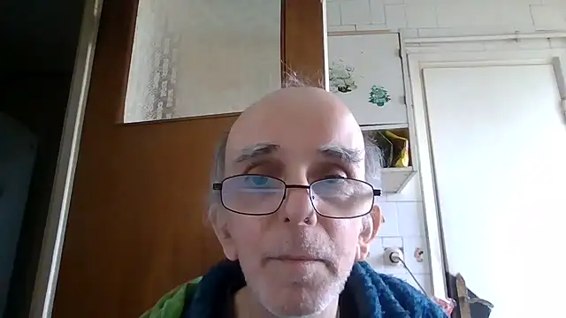 Snapshot of mariusica1@xh chatting on April 11, 2026, 9:46 am mariusica1xh online show from April 11, 2026, 9:46 am
