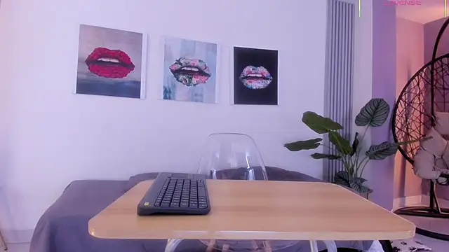 Snapshot of Angela_donnato chatting on December 23, 2025, 3:37 am Angela donnato online show from December 23, 2025, 3:37 am