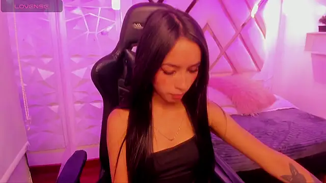 sophie ws online show from November 25, 2025, 11:38 pm