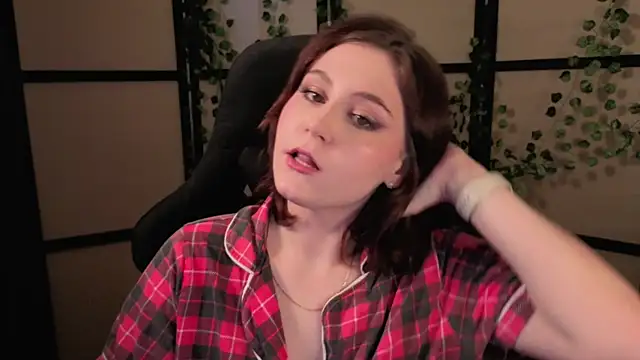 Snapshot of Diana_Flower chatting on April 1, 2026, 11:33 am Diana Flower online show from April 1, 2026, 11:33 am