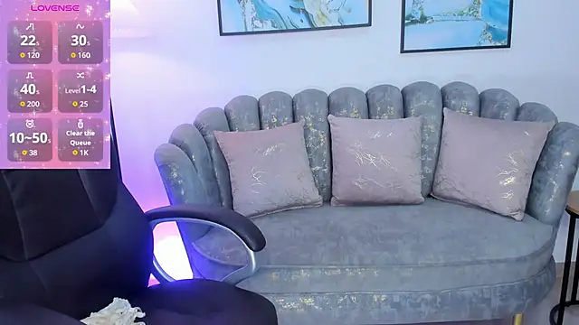 naomii campbell  online show from November 23, 2025, 5:35 pm