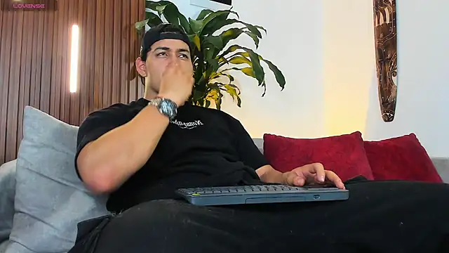 lucasanto  online show from May 25, 2026, 3:45 am
