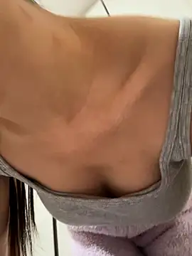 Snapshot of Sweet-Angel999 chatting on October 31, 2025, 7:04 pm Sweet-Angel999 online show from October 31, 2025, 7:04 pm