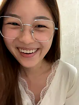 Snapshot of Sweet-Angel999 chatting on November 13, 2025, 9:58 pm Sweet-Angel999 online show from November 13, 2025, 9:58 pm