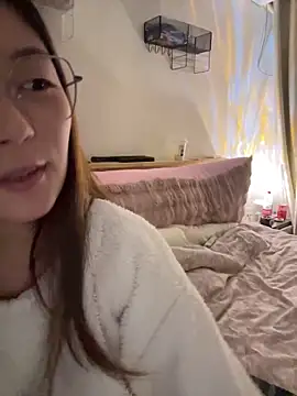 Snapshot of Sweet-Angel999 chatting on December 19, 2025, 3:19 pm Sweet-Angel999 online show from December 19, 2025, 3:19 pm