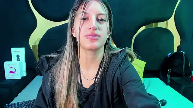 Snapshot of GiaRoussel chatting on October 21, 2025, 3:13 pm GiaRoussel online show from October 21, 2025, 3:13 pm