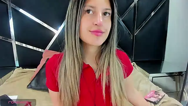 Snapshot of GiaRoussel chatting on October 28, 2025, 3:25 pm GiaRoussel online show from October 28, 2025, 3:25 pm