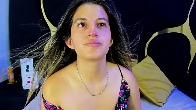 Snapshot of GiaRoussel chatting on November 11, 2025, 8:42 pm GiaRoussel online show from November 11, 2025, 8:42 pm