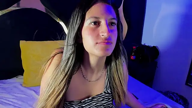 Snapshot of GiaRoussel chatting on November 12, 2025, 3:12 pm GiaRoussel online show from November 12, 2025, 3:12 pm