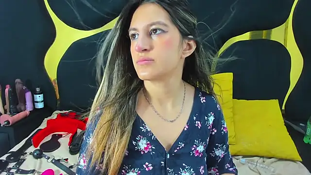 Snapshot of GiaRoussel chatting on November 15, 2025, 3:30 pm GiaRoussel online show from November 15, 2025, 3:30 pm