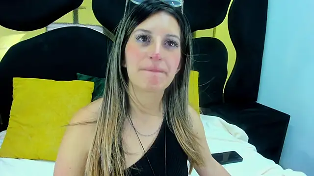 Snapshot of GiaRoussel chatting on December 1, 2025, 9:31 pm GiaRoussel online show from December 1, 2025, 9:31 pm