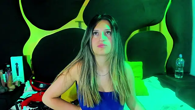 Snapshot of GiaRoussel chatting on December 3, 2025, 4:16 pm GiaRoussel online show from December 3, 2025, 4:16 pm