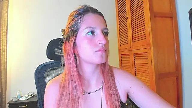 Snapshot of GiaRoussel chatting on July 11, 2026, 7:16 pm GiaRoussel online show from July 11, 2026, 7:16 pm