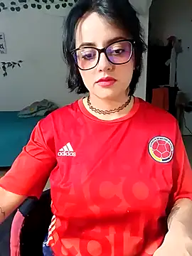 Snapshot of Lin-cute chatting on February 6, 2025, 5:03 am Lin-cute online show from February 6, 2025, 5:03 am