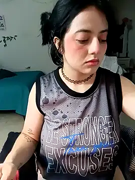 Snapshot of Lin-cute chatting on February 7, 2025, 3:45 am Lin-cute online show from February 7, 2025, 3:45 am