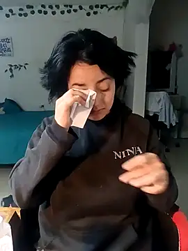 Snapshot of Lin-cute chatting on February 12, 2025, 3:40 am Lin-cute online show from February 12, 2025, 3:40 am