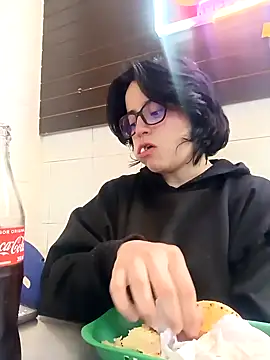 Snapshot of Lin-cute chatting on February 27, 2025, 3:04 am Lin-cute online show from February 27, 2025, 3:04 am