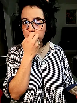 Snapshot of Lin-cute chatting on March 16, 2025, 9:16 pm Lin-cute online show from March 16, 2025, 9:16 pm