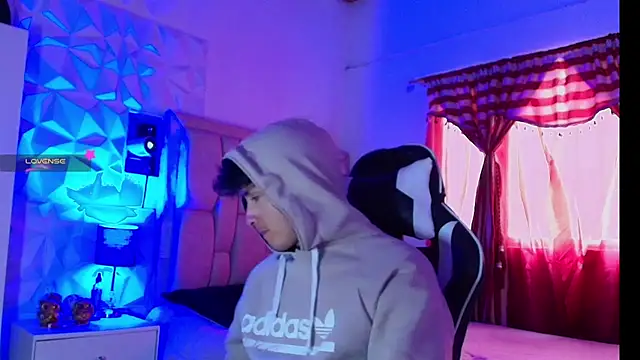 Snapshot of santyago_taylor chatting on January 3, 2025, 9:57 pm santyago taylor online show from January 3, 2025, 9:57 pm