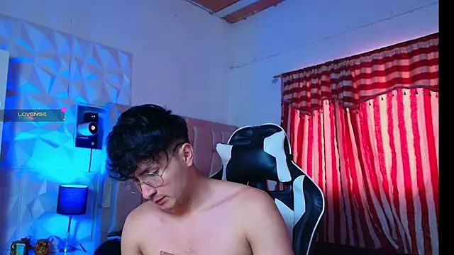 Snapshot of santyago_taylor chatting on January 16, 2025, 7:20 pm santyago taylor online show from January 16, 2025, 7:20 pm