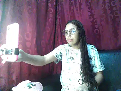 Snapshot of ifeelverywet_andhot chatting on January 4, 2025, 4:32 pm ifeelverywet andhot online show from January 4, 2025, 4:32 pm