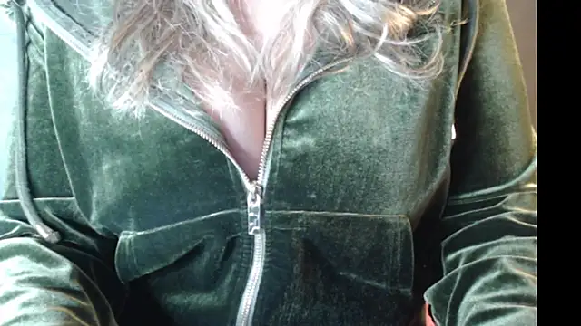 JenniLowen online show from January 19, 2025, 7:46 am