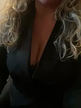 JenniLowen online show from February 1, 2025, 4:22 pm