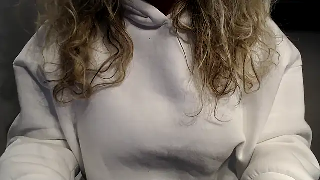 JenniLowen online show from February 17, 2025, 4:04 pm