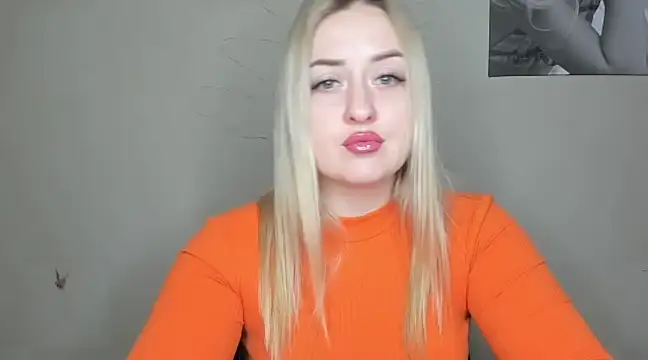 Snapshot of KennaJamess8 chatting on December 18, 2024, 3:44 pm KennaJamess8 online show from December 18, 2024, 3:44 pm