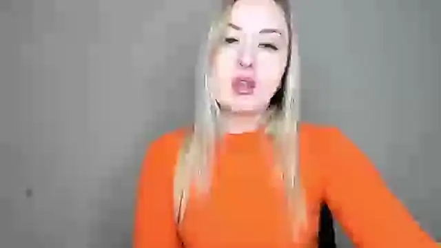 Snapshot of KennaJamess8 chatting on March 17, 2025, 5:38 pm KennaJamess8 online show from March 17, 2025, 5:38 pm