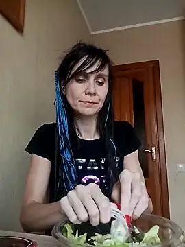 Francenia lolis online show from November 9, 2025, 9:18 am