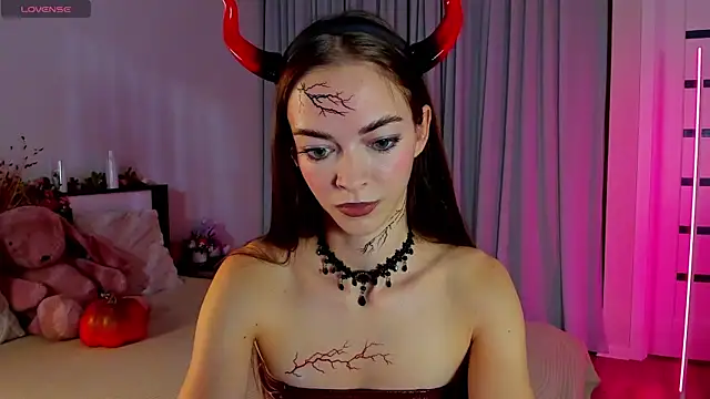 Undertheskin online show from October 31, 2025, 1:12 pm