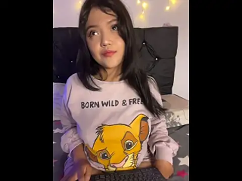 Snapshot of alisson_carolina73 chatting on November 17, 2025, 5:57 am alisson carolina73 online show from November 17, 2025, 5:57 am