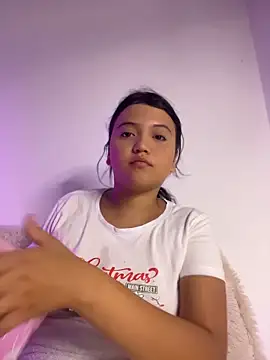 alisson carolina73 online show from May 3, 2026, 9:32 pm
