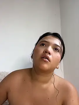 alisson carolina73 online show from May 24, 2026, 9:09 pm