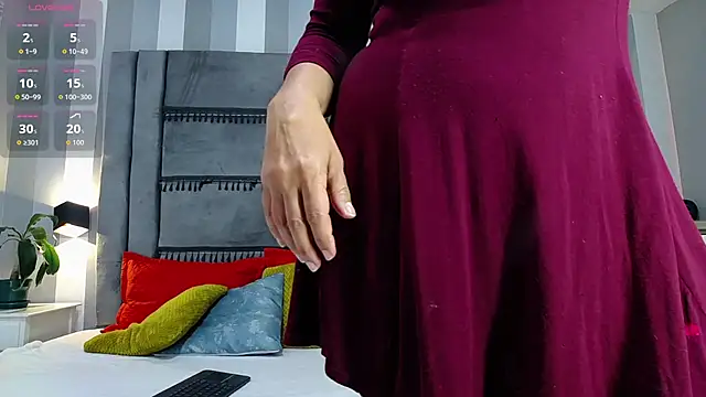 Julianewell online show from October 14, 2025, 1:01 pm