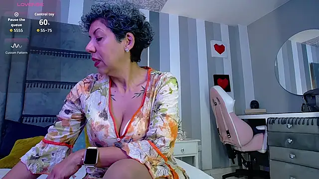 Snapshot of Julianewell chatting on January 9, 2026, 12:19 pm Julianewell online show from January 9, 2026, 12:19 pm