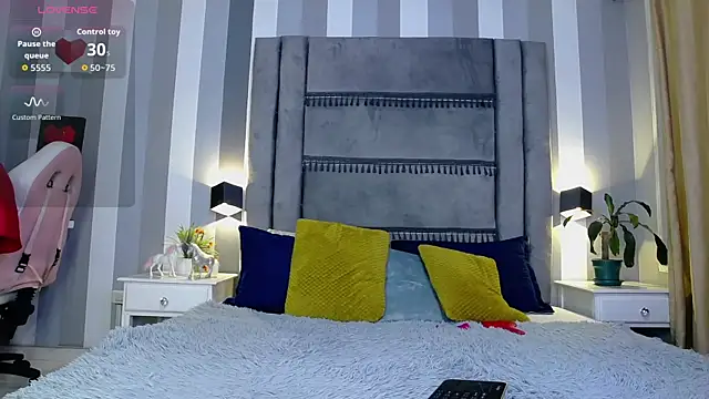 Snapshot of Julianewell chatting on February 11, 2026, 12:32 pm Julianewell online show from February 11, 2026, 12:32 pm