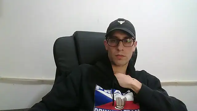 Snapshot of mikealcorleone chatting on December 12, 2024, 11:03 pm mikealcorleone online show from December 12, 2024, 11:03 pm